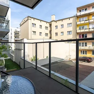 apartments-pozna-near-old-town-by-renters-prestige.poznan-hotels.com/